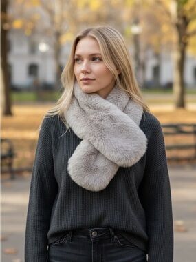 Luxury Faux Fur Scarf - Light Beige